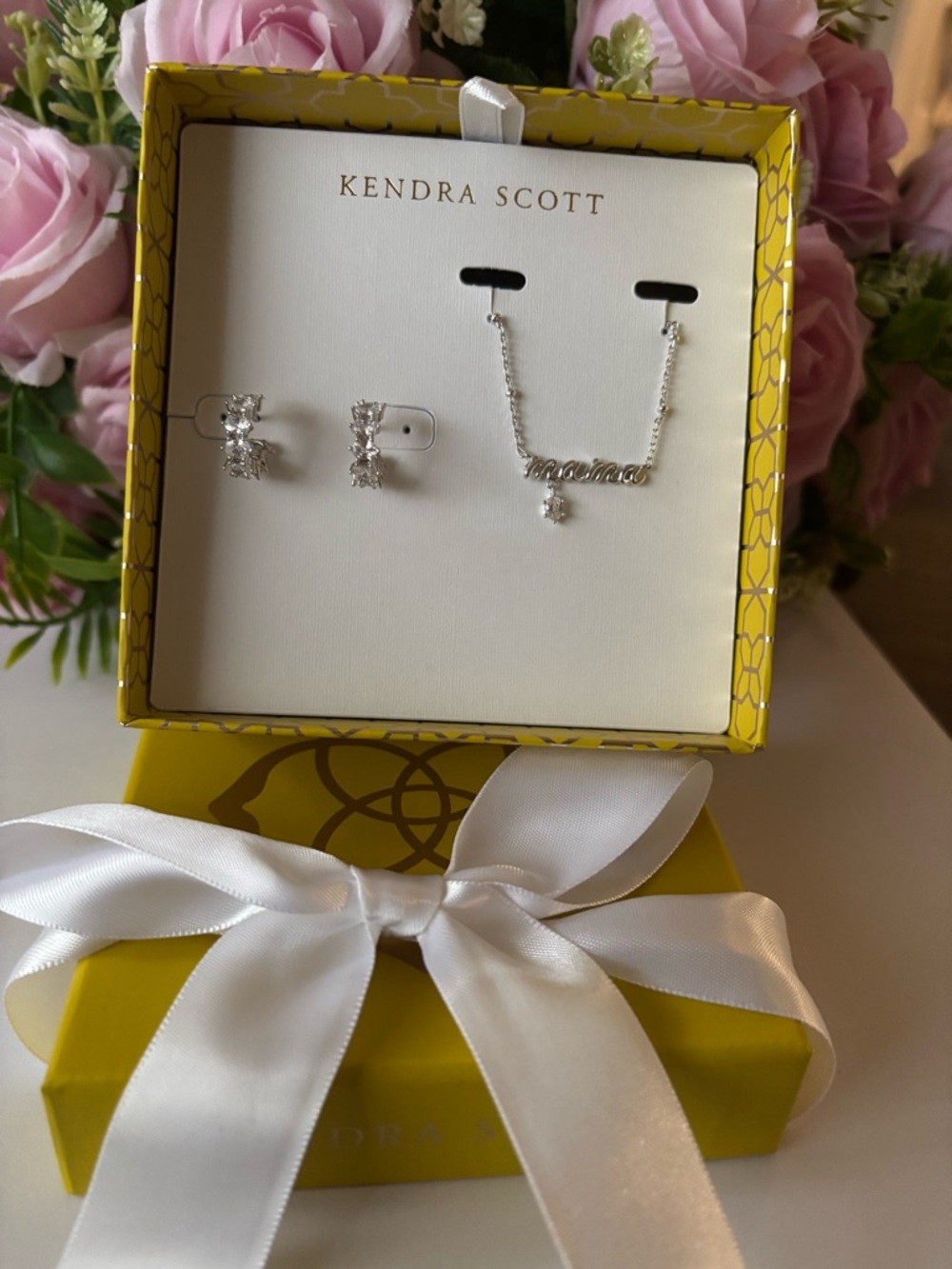 NWT Kendra Scott Gift set of Mama necklace and Cailin earrings in Silver - Picture 4 of 7